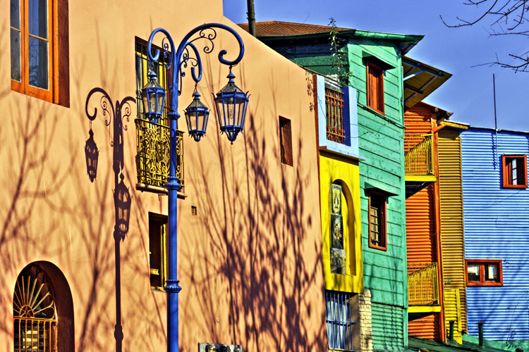 The Caminito in La Boca, Buenos Aires © Luis Argerich, via Wikimedia Commons